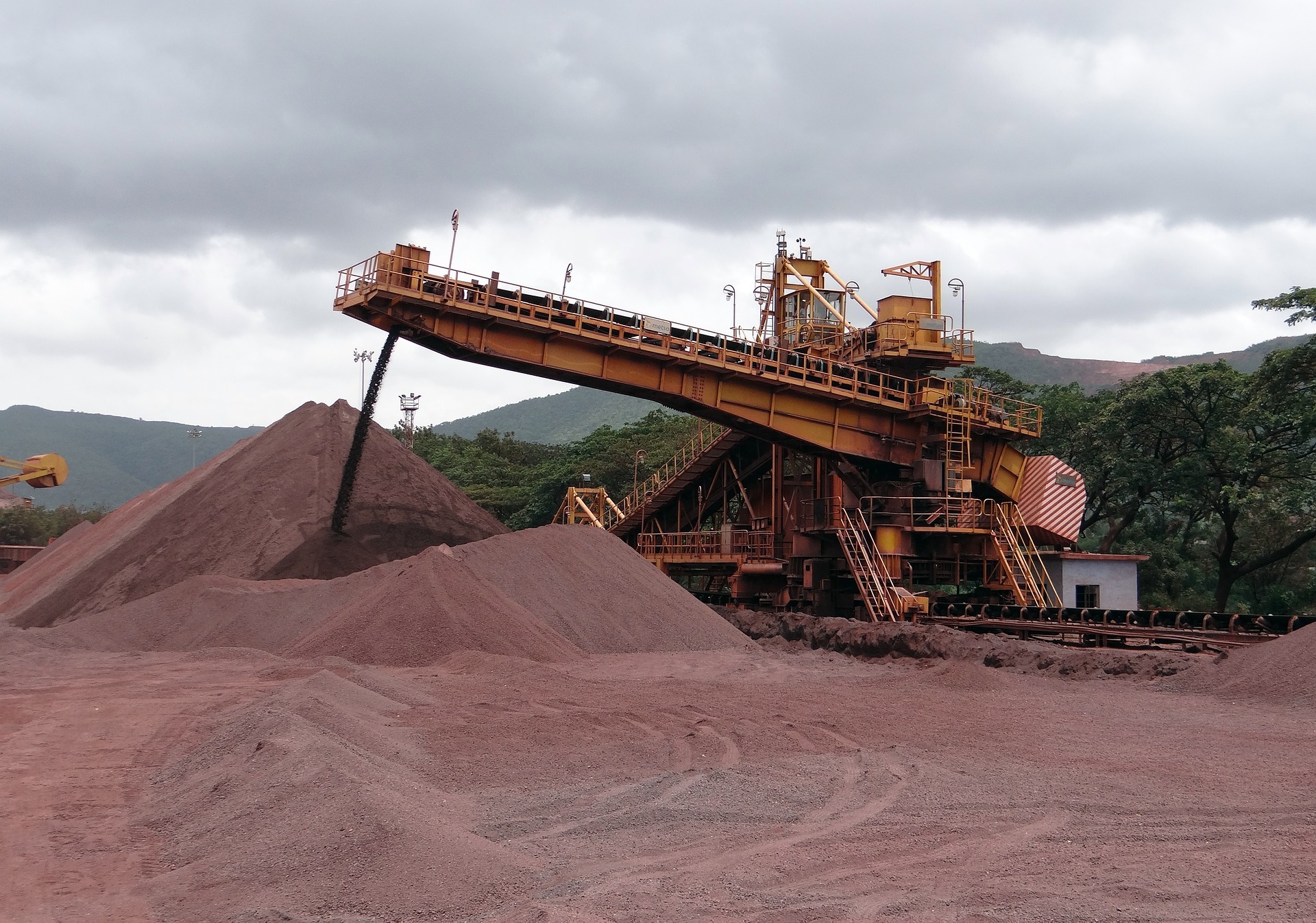 Guinea Junta Suspends Rio Tinto’s Simandou Iron Ore Project