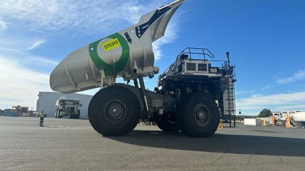 Fortescue’s first hydrogen-powered T 264 truck arrives in the Pilbara 