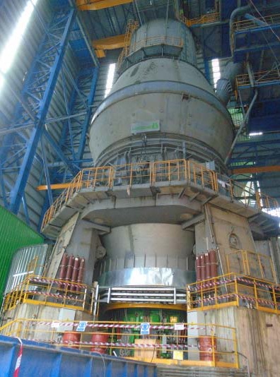 The LOESCHE mill with the new COPE drive in operation in the Mfamosing cement plant.